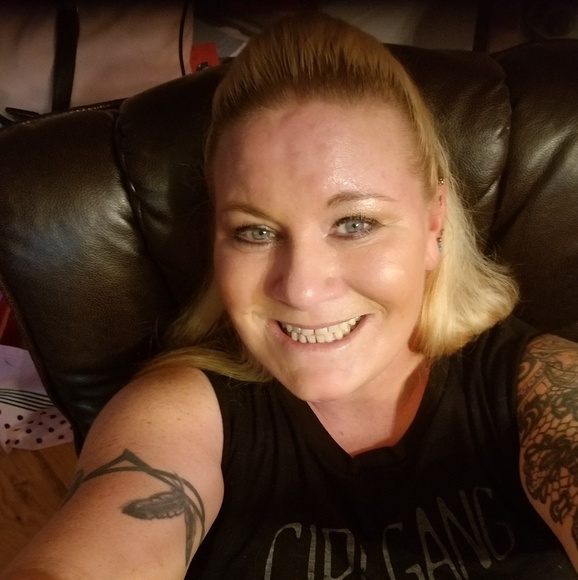 Hey all!  My name is Wendy.  I'm your posher!! - Picture 1 of 1